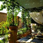 Pufy ogrodowe jako alternatywa dla tradycyjnych mebli